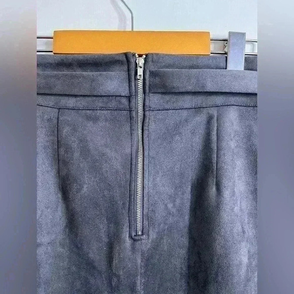 Ya  Ya and Co. Grey Suede-Like Skirt Size M - Picture 9 of 10